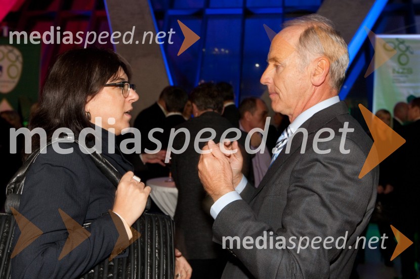 Monika Lapanja, Vodja korporacijskega komuniciranja, Ekonomska fakulteta in Jože Mermal, predsednik uprave BTCAMCHAM, nogometno-poslovno srečanje pred tekmo Slovenija: ZDA