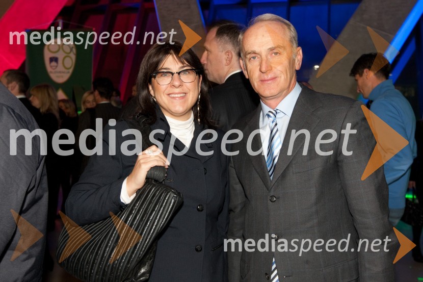 Monika Lapanja, Vodja korporacijskega komuniciranja, Ekonomska fakulteta in Jože Mermal, predsednik uprave BTCAMCHAM, nogometno-poslovno srečanje pred tekmo Slovenija: ZDA