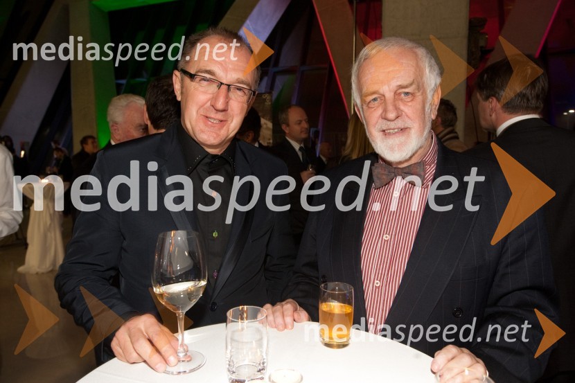 Brane Krajnik, direktor The Slovenian Times in Mitja Meršol, nekdanji urednik DelaAMCHAM, nogometno-poslovno srečanje pred tekmo Slovenija: ZDA