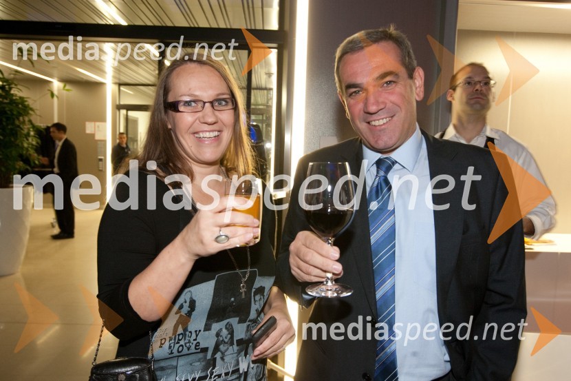 Nina Irt, Am Cham in Roman VolčičAMCHAM, nogometno-poslovno srečanje pred tekmo Slovenija: ZDA