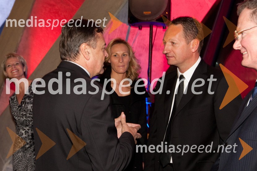 Zoran Jankovič, župan Mestne občine Ljubljana, Boris Popovič, župan Kopra in soproga EvaAMCHAM, nogometno-poslovno srečanje pred tekmo Slovenija: ZDA