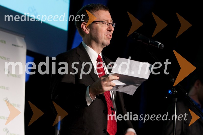 Eugene Young , DCM pri Veleposlaništvu ZDAAMCHAM, nogometno-poslovno srečanje pred tekmo Slovenija: ZDA