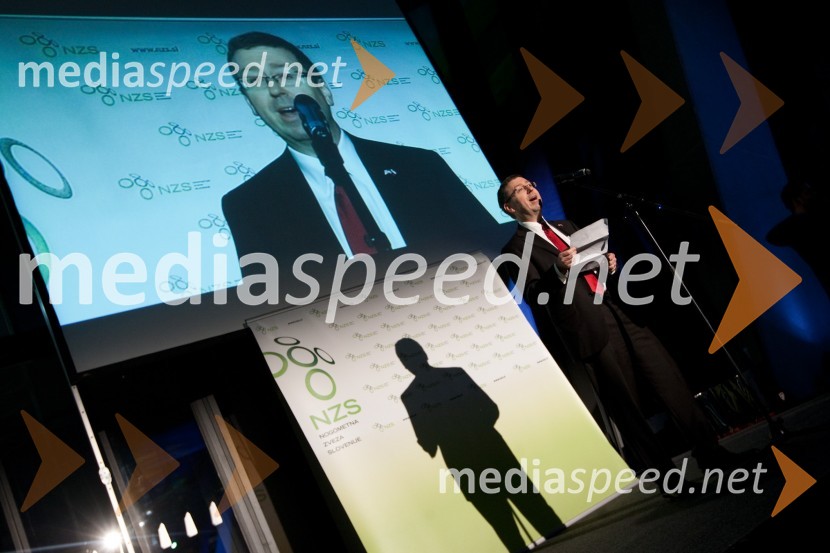 Eugene Young , DCM pri Veleposlaništvu ZDAAMCHAM, nogometno-poslovno srečanje pred tekmo Slovenija: ZDA