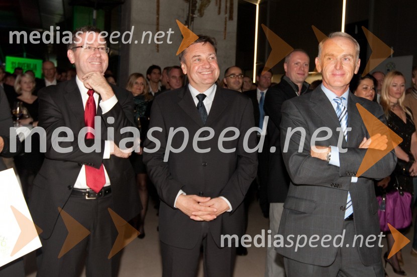 Eugene Young , DCM pri Veleposlaništvu ZDA, Zoran Jankovič, župan Mestne občine Ljubljana in 	Jože Mermal, predsednik uprave BTCAMCHAM, nogometno-poslovno srečanje pred tekmo Slovenija: ZDA