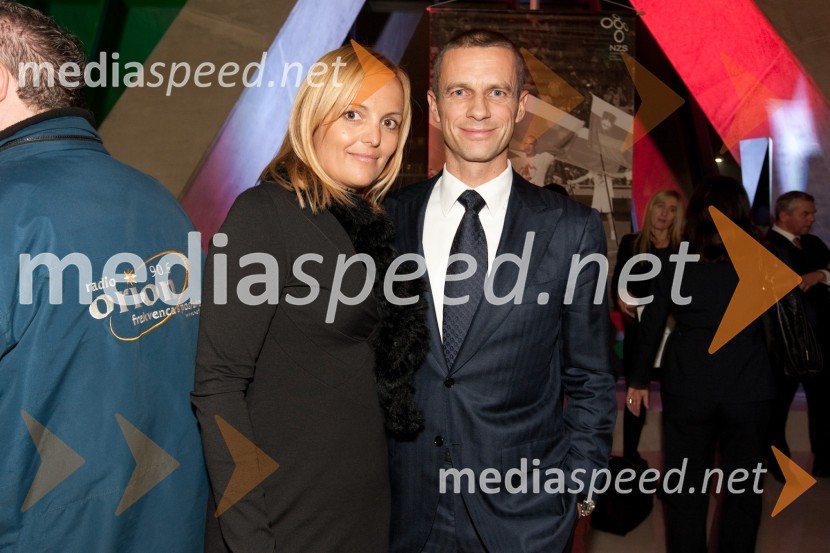 mag. Ajša Vodnik, izvršna direktorica Ameriške gospodarske zbornice (AmCham) in Aleksander Čeferin, predsednik Nogometne zveze SlovenijeAMCHAM, nogometno-poslovno srečanje pred tekmo Slovenija: ZDA