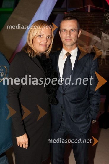 mag. Ajša Vodnik, izvršna direktorica Ameriške gospodarske zbornice (AmCham) in Aleksander Čeferin, predsednik Nogometne zveze SlovenijeAMCHAM, nogometno-poslovno srečanje pred tekmo Slovenija: ZDA