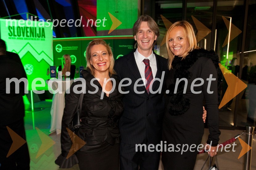 Maria Anselmi, Bisnode d.o.o., 	Robert Pistotnik, Sintal d.d. in mag. Ajša Vodnik, izvršna direktorica Ameriške gospodarske zbornice (AmCham)AMCHAM, nogometno-poslovno srečanje pred tekmo Slovenija: ZDA