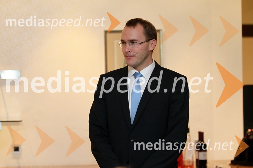 Rasto Oderlap, direktor podjetja AutocommerceMercedes-Benz razreda B in M za lifestyle medije, slovenska predstavitev