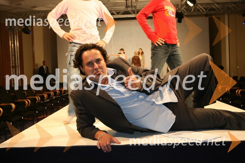 Jernej Kuntner, povezovalec modne revijePolzela, modna revija