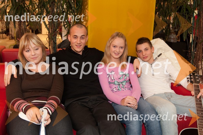 Nina Antolin, Erik, Mojca Horvat, in Žan SerčičFinalni izbor Naj Smrklja 2011