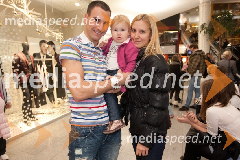 Matevž Česen, plesalec, punca Tanja in njuna hči TajaFinalni izbor Naj Smrklja 2011