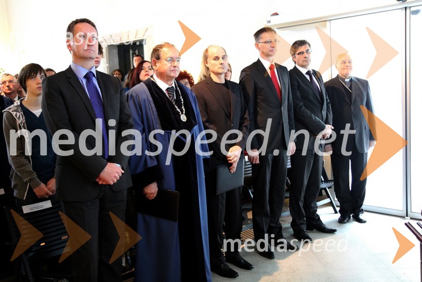 Boris Popovič, župan Kopra, prof. dr. Rado Bohinc, bivši rektor Univerze na Primorskem, prof. dr. Dragan Marušič, rektor Univerze na Primorskem, dr. Igor Lukšič, minister za šolstvo in šport ter znanost in tehnologijo, dr. Dorijan Marušič, minister za zdravstvo in Metod Pirih, koprski škofInavguracija novega rektorja Univerze na Primorskem