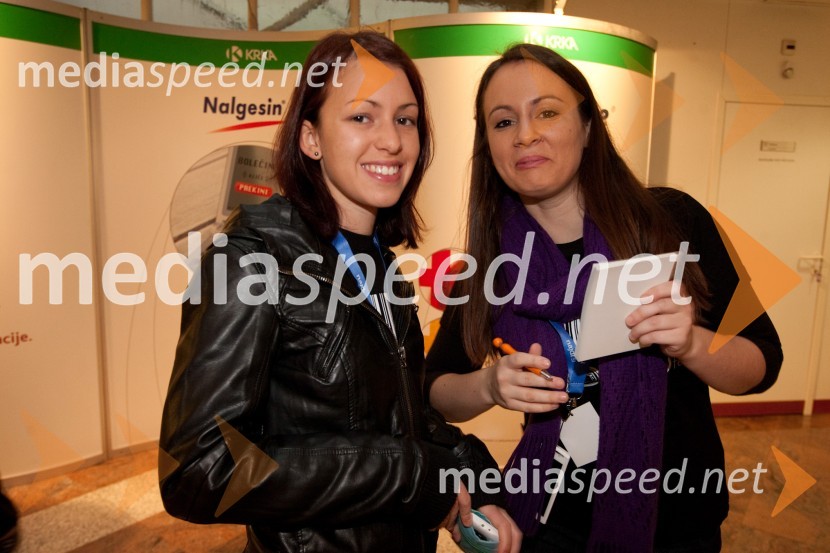 Teja Rajšp in Nina Finžgar
Brezplačna fotografija na facebooku2. PR teater