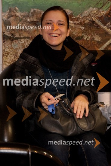 Tina Cavnik
Brezplačna fotografija na facebooku2. PR teater