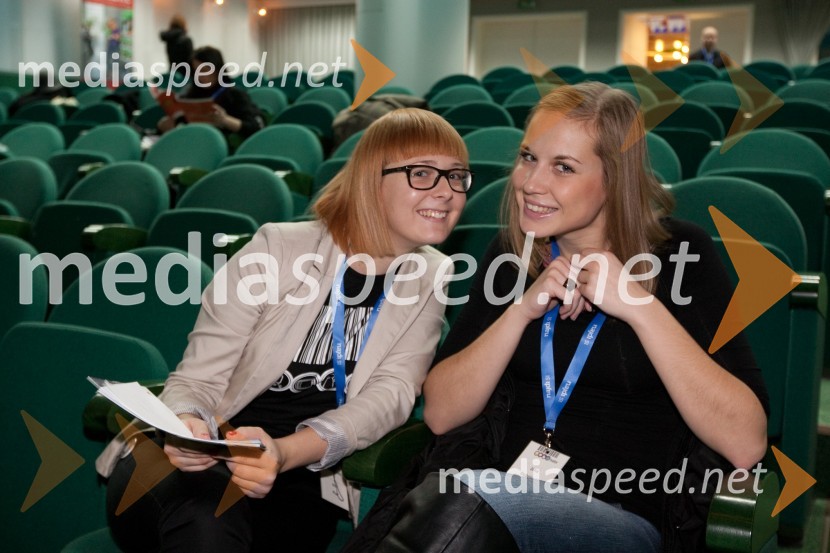 Ana Pisar in Jana Dobrijevič
Brezplačna fotografija na facebooku2. PR teater