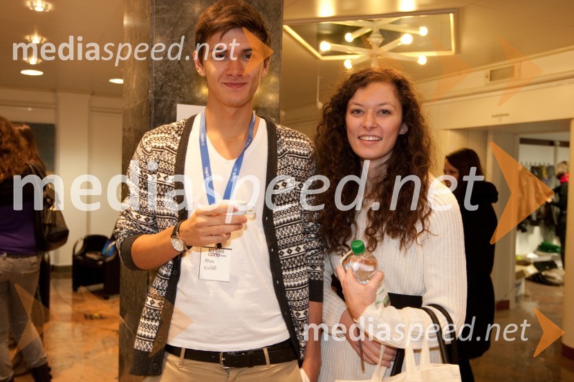 Alen Cvišič in Kaja Butkovič
Brezplačna fotografija na facebooku2. PR teater