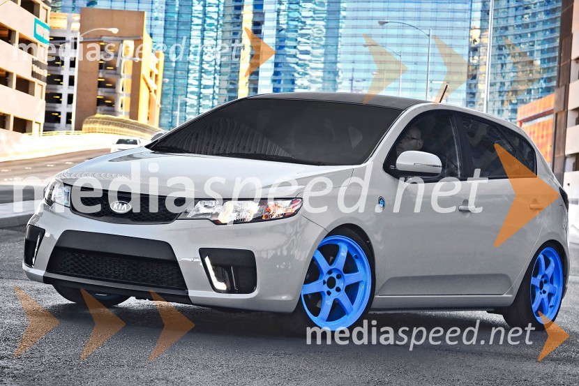 KIA Forte HockeyKia na avtomobilskem salonu SEMA