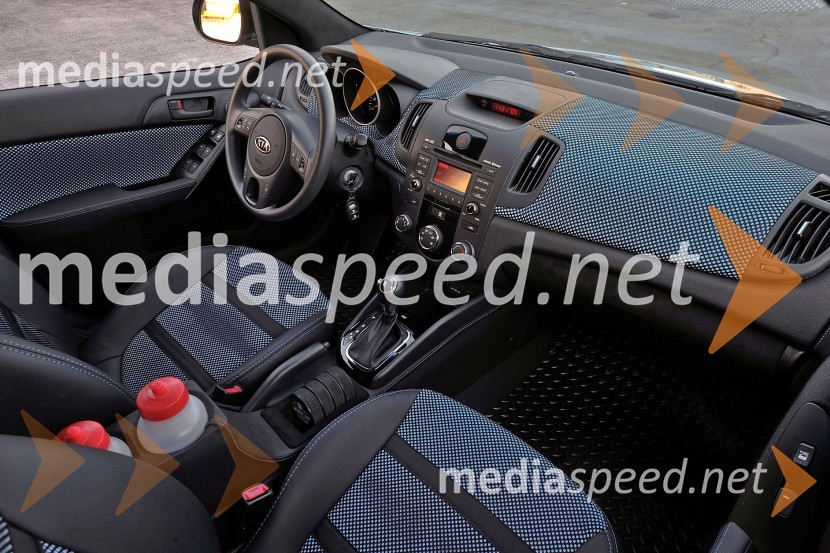 KIA Forte HockeyKia na avtomobilskem salonu SEMA