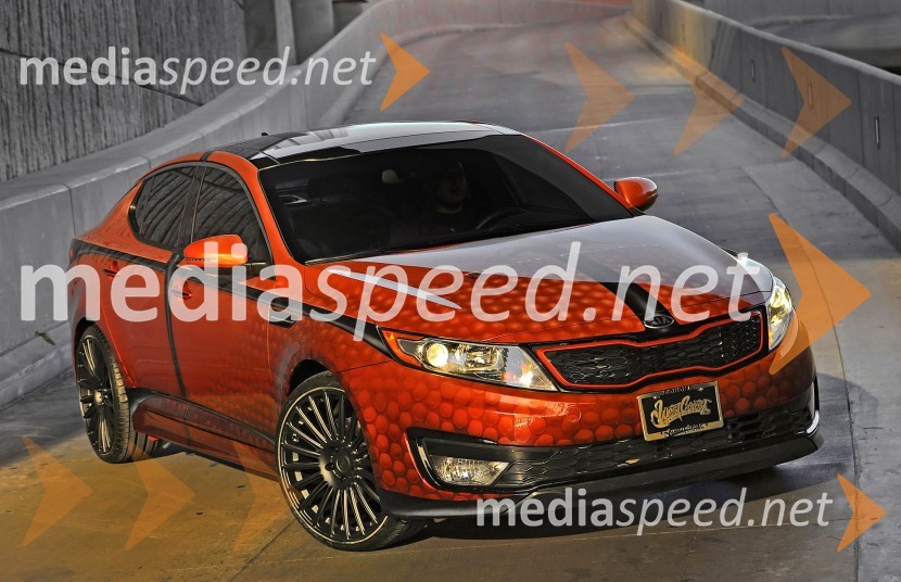 KIA Optima Hybrid GriffinKia na avtomobilskem salonu SEMA