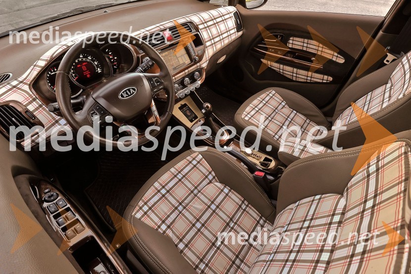 KIA Rio SurfKia na avtomobilskem salonu SEMA