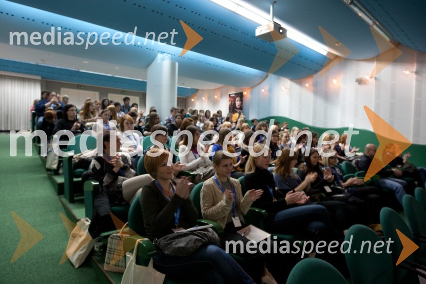 Brezplačna fotografija na facebooku2. PR teater