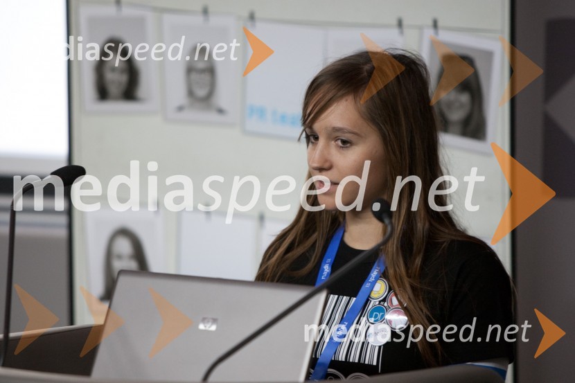 Urša Svetelj
Brezplačna fotografija na facebooku2. PR teater