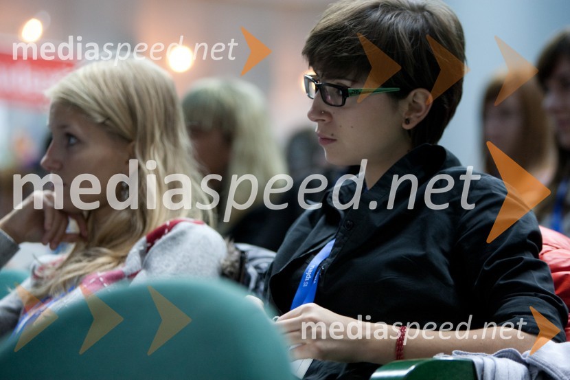 Brezplačna fotografija na facebooku2. PR teater