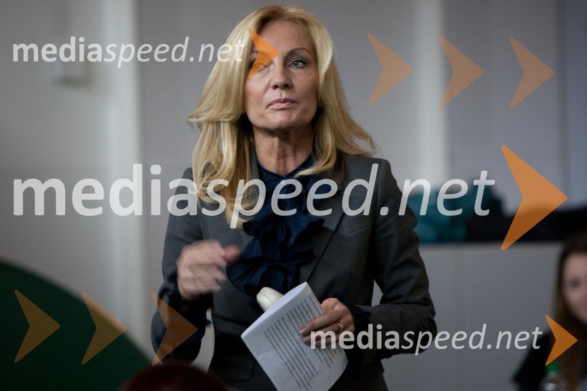 Elvira Medved, predsednica PRSS
Brezplačna fotografija na facebooku2. PR teater