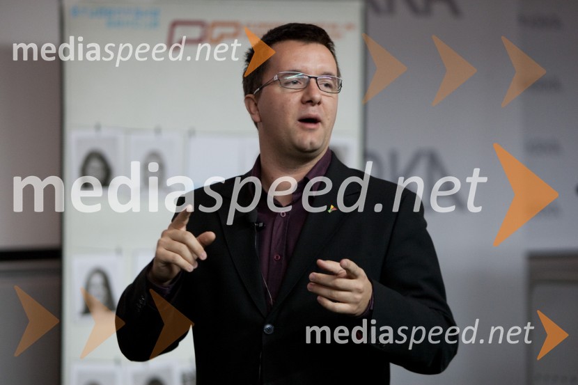 Žiga Vavpotič, Zavod Ypsilon
Brezplačna fotografija na facebooku2. PR teater