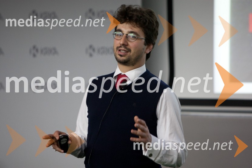 Tine Kračun, Inštitut za strateške rešitve
Brezplačna fotografija na facebooku2. PR teater