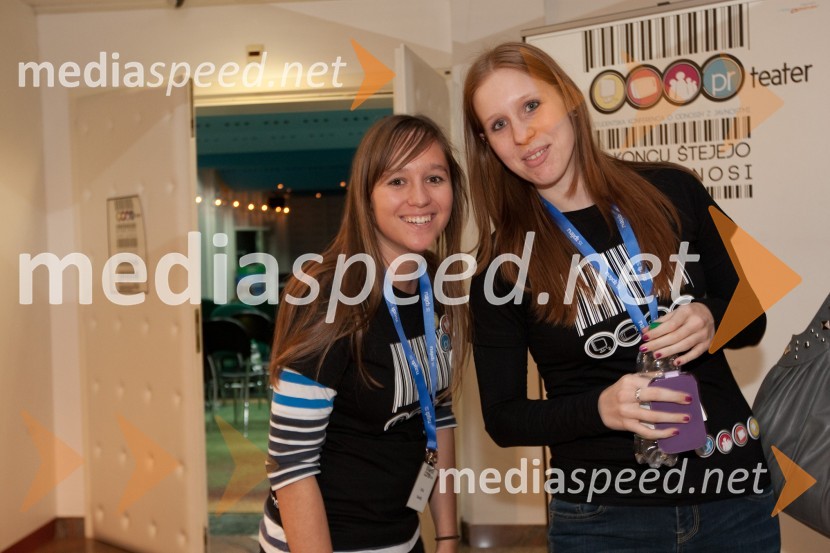 Urša Svetelj in Maša Butara
Brezplačna fotografija na facebooku2. PR teater