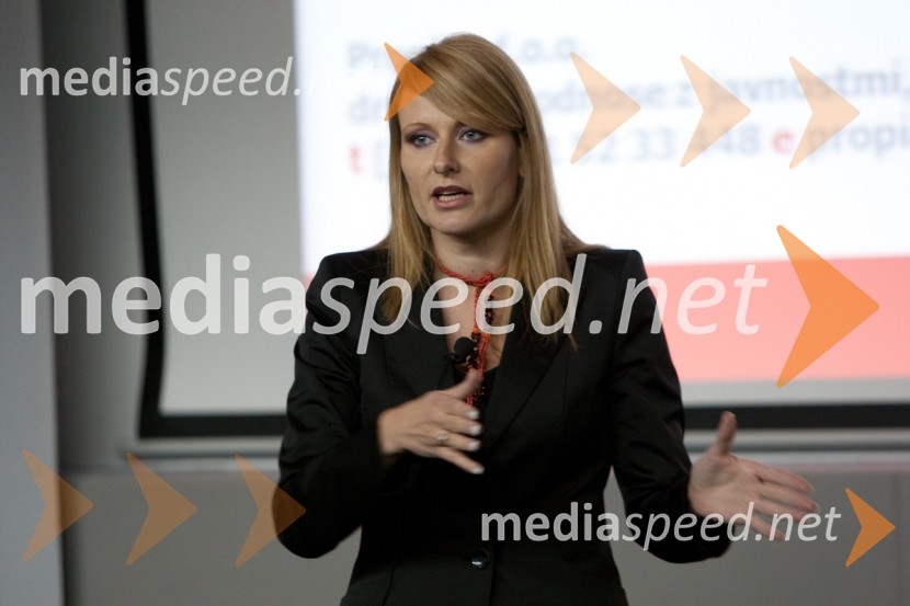 Nina Tomažin, Propiar
Brezplačna fotografija na facebooku2. PR teater