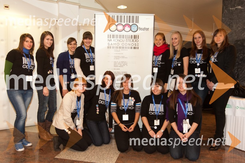 Brezplačna fotografija na facebooku
Ekipa2. PR teater