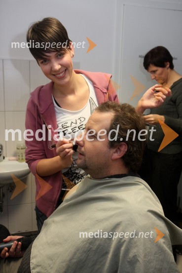 	Mateja Naberšnik, maskerka ter Janez Usenik, povezovalec programa in novinarRTS Stand up show