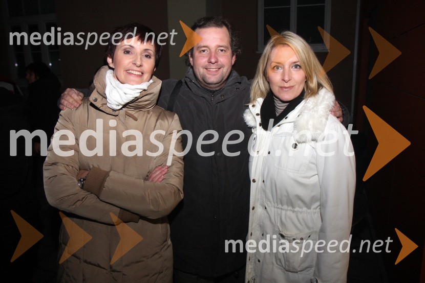Lucija Ćirović, igralka in stand up komičarka, Janez Usenik, povezovalec programa in novinar ter Branka Breznik, producentka RTSRTS Stand up show