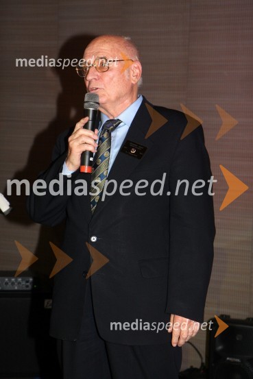 Dr. Stanislav Ojnik, guverner distrikta 1912Dobrodelni kulinarični večer Rotaract Club Maribor