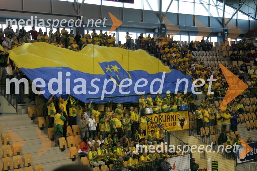 Navijaška skupina Florjani je na tirbuni razgrnila celjsko zastavoEvropska liga v rokometu, Celje PL -  Fram Reykyavik Islandija