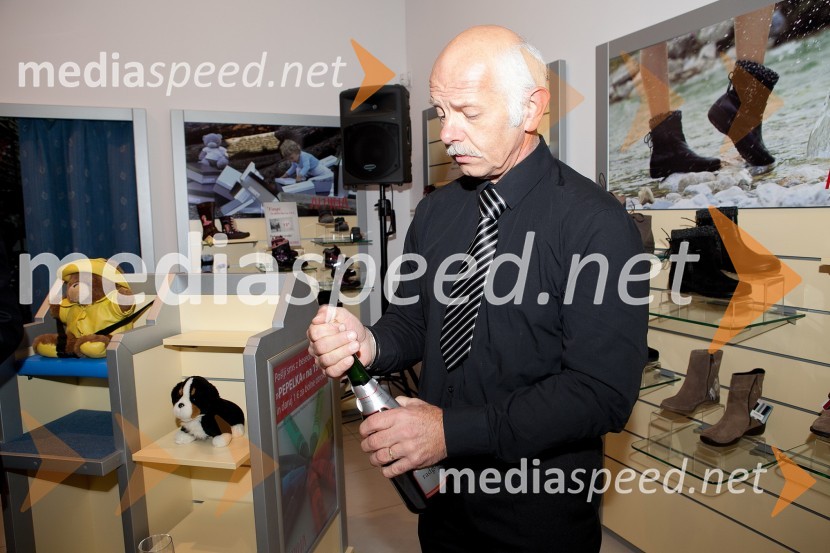 Marjan Jereb, služba vzdrževanja AlpinaOtvoritev trgovine Alpina, Mercator center Tabor Maribor