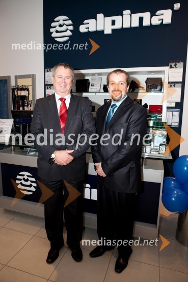 Matjaž Lenassi, predsednik uprave Alpine, Brigita Novak, vodja prodajalne Alpina in Mitja Bežan, direktor maloprodaje AlpinaOtvoritev trgovine Alpina, Mercator center Tabor Maribor