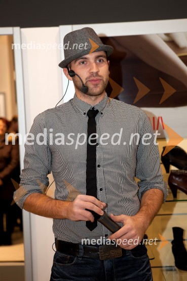 Denis Malačič, maneken in tv voditelj.Otvoritev trgovine Alpina, Mercator center Tabor Maribor