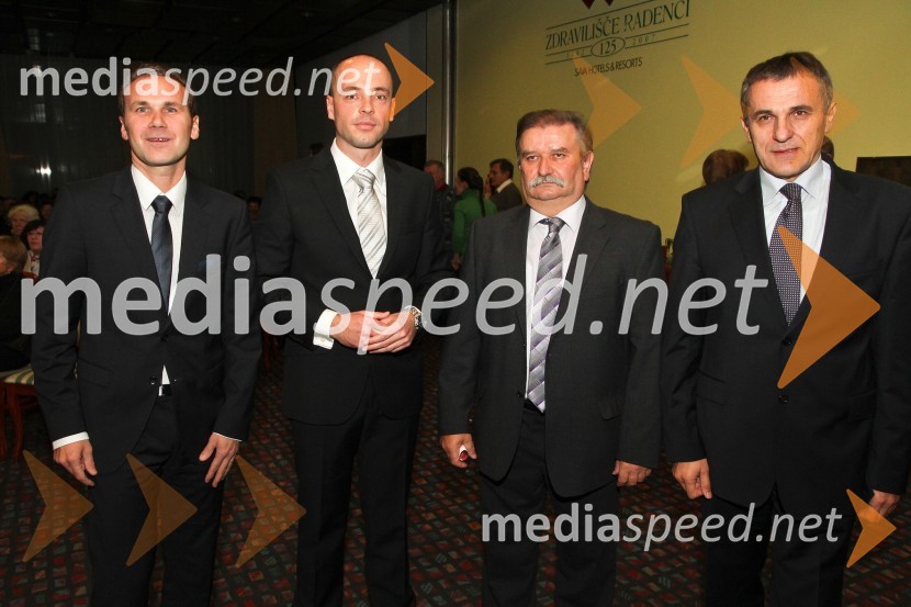 Borut Cvetkovič, direktor podjetja Radgonske gorice, d.d., Tomaž Polak, ravnatelj Glasbene šole Gornja Radgona, Janez Rihtarič, župan občine Radenci in Branko Kurbus, direktor Arcont d.d., Gornja Radgona4. Dobrodelni Miklavžev koncert Big Banda Glasbene šole Gornja Radgona z Nušo Derenda
