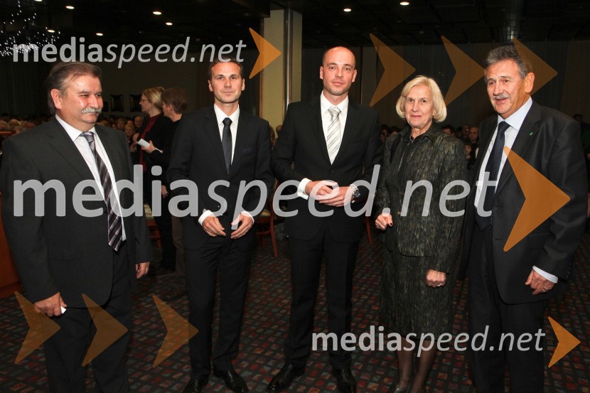 Janez Rihtarič, župan občine Radenci, Borut Cvetkovič, direktor podjetja Radgonske gorice, d.d., Tomaž Polak, ravnatelj Glasbene šole Gornja Radgona, Anton Kampuš, župan Gornje Radgone in soproga Marija4. Dobrodelni Miklavžev koncert Big Banda Glasbene šole Gornja Radgona z Nušo Derenda