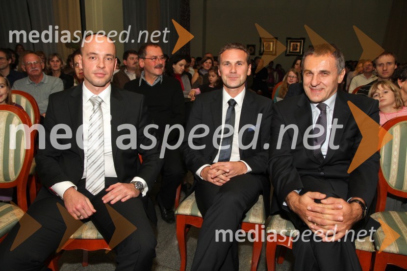 Tomaž Polak, ravnatelj Glasbene šole Gornja Radgona, Borut Cvetkovič, direktor podjetja Radgonske gorice, d.d. in Branko Kurbus, direktor Arcont d.d., Gornja Radgona4. Dobrodelni Miklavžev koncert Big Banda Glasbene šole Gornja Radgona z Nušo Derenda