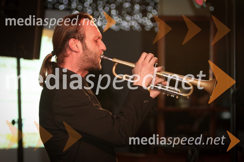 	Jernej Senegačnik, dirigent4. Dobrodelni Miklavžev koncert Big Banda Glasbene šole Gornja Radgona z Nušo Derenda