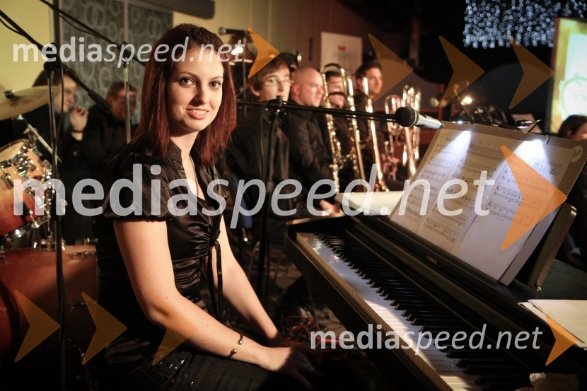 	Mag. Urška Orešič, komponistka in učiteljica Glasbene šole Gornja Radgona4. Dobrodelni Miklavžev koncert Big Banda Glasbene šole Gornja Radgona z Nušo Derenda