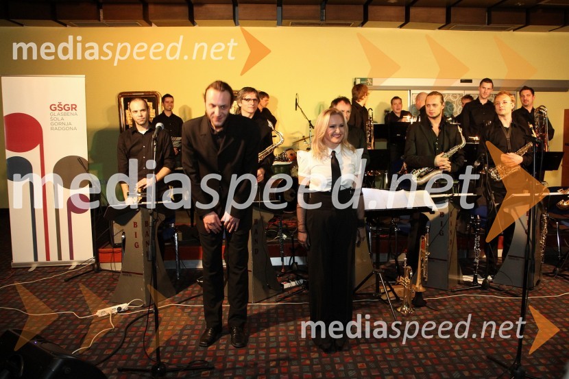 	Nuša Derenda, pevka in Big band Glasbene šole Gornja Radgona4. Dobrodelni Miklavžev koncert Big Banda Glasbene šole Gornja Radgona z Nušo Derenda