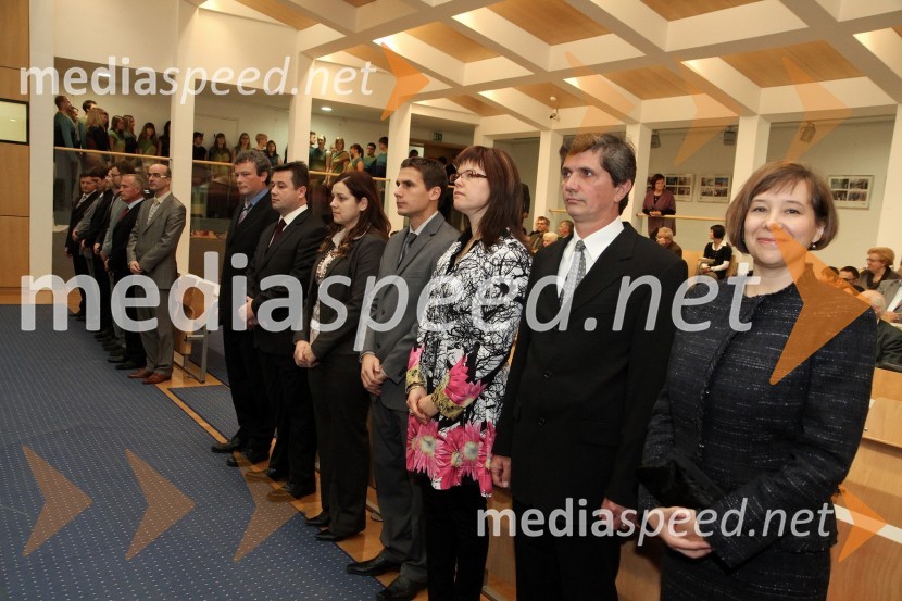 Dr. Peter Weber, Fakulteta za organizacijske vede UM, dr. Robert Brumnik, Fakulteta za organizacijske vede UM, dr. Milojka Fekonja, Fakulteta za kmetijstvo in biosistemske vede UM, dr. Jure Kolarič, Fakulteta za kmetijstvo in biosistemske vede UM, dr. Maja Ivana Smodiš Škerl, Fakulteta za kmetijstvo in biosistemske vede UM, dr. Viljem Pavlovič, Fakulteta za kmetijstvo in biosistemske vede UM in dr. Irena Ištoka Otković, Fakulteta za gradbeništvo UMPromocija doktorjev znanosti Univerze v Mariboru, december 2011