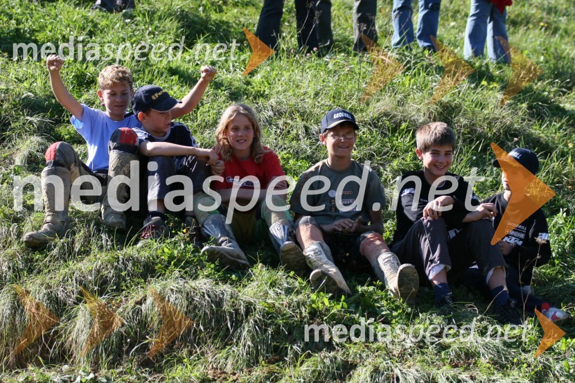 Mladi motokrosisti so navijali za starejšeMOTOKROS, 7. dirka za DP, Slovenske Konjice