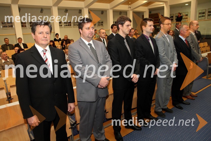 Dr. Gregor Pivec, Medicinska fakulteta UM, dr. Jasmin Kaljun, Fakulteta za strojništvo UM, ..., dr. Simon Kocbek, Fakulteta za elektrotehniko, računalništvo in informatiko UM, dr. Andrej Kirbiš, Filozofska fakulteta UM, dr. Viktor Tajnšek, Fakulteta za organizacijske vede UM, dr. Igor Vrečko, Ekonomsko-poslovna fakulteta UMPromocija doktorjev znanosti Univerze v Mariboru, december 2011