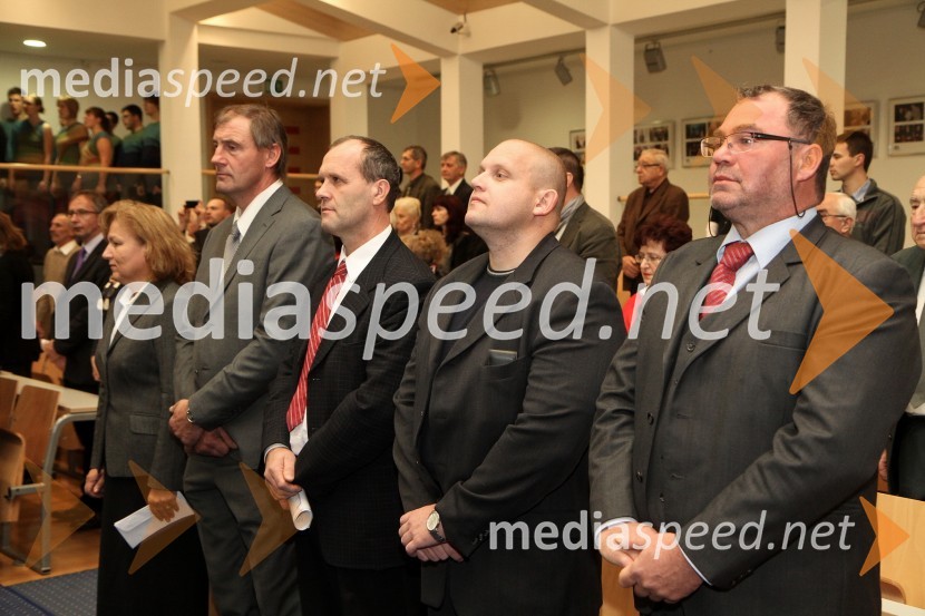 Prof. dr. Martina Bavec, Fakulteta za kmetijstvo in biosistemske vede UM, doc. dr. StanislavTojnko, ..., prof. dr. Črtomir Rozman, Fakulteta za kmetijstvo in biosistemske vede UM in prof. dr. Tomaž Tollazzi, Fakulteta za gradbeništvo UMPromocija doktorjev znanosti Univerze v Mariboru, december 2011